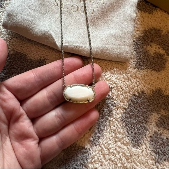 Women’s Kendra Scott silver and white Dylan adjustable pendant necklace - Picture 2 of 4